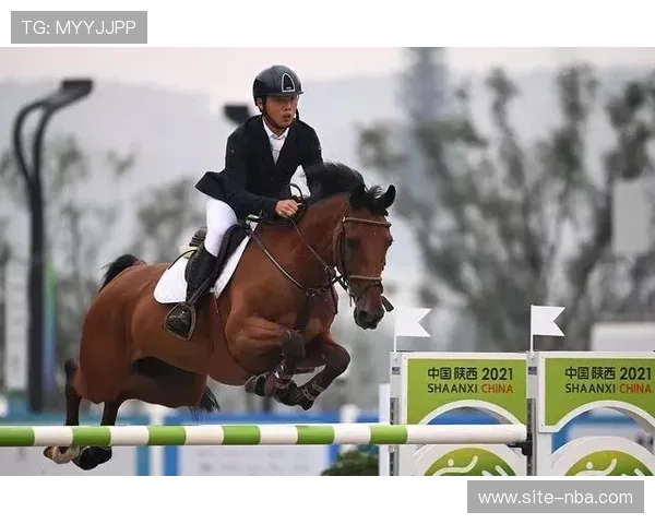 广东名将梁锐基斩获十五运会马术三项赛个人赛冠军