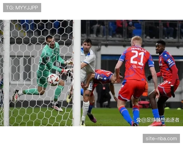 巴黎核心后腰因伤缺席次回合,球队中场平衡面临考验