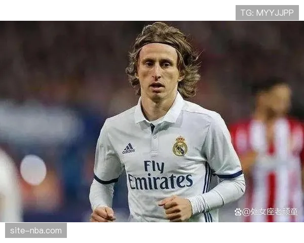 特写:37岁的莫德里奇在欧冠赛后独自加练,维持高强度跑动能力